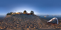 Cap Ferret — L'Herbe — barque sur la plage devant chez Magne